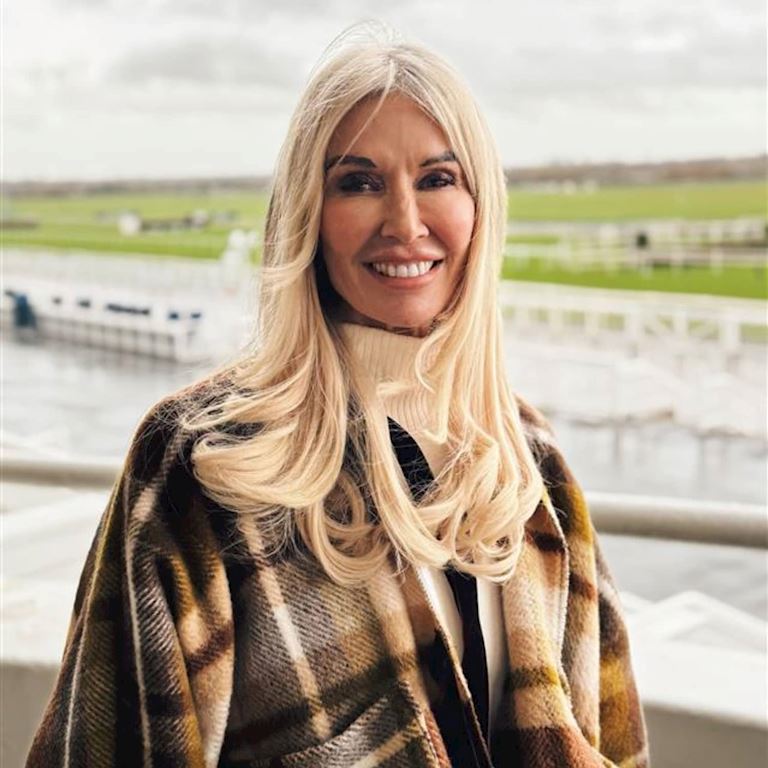 Female Business Award winner _ Dual content (1).jpg