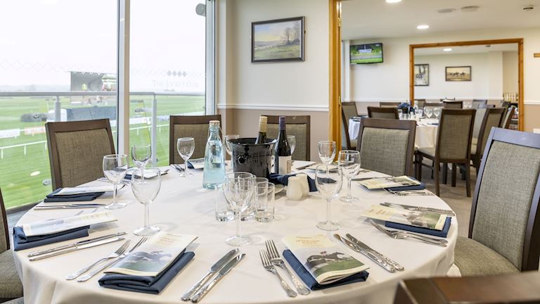 WIN A HOSPITALITY BOX AT WINCANTON RACECOURSE